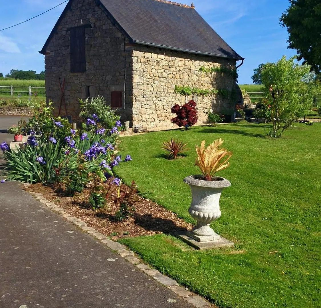 Chambre D'Hotes Avec Petit Dejeuner Compris A Megrit Bed & Breakfast