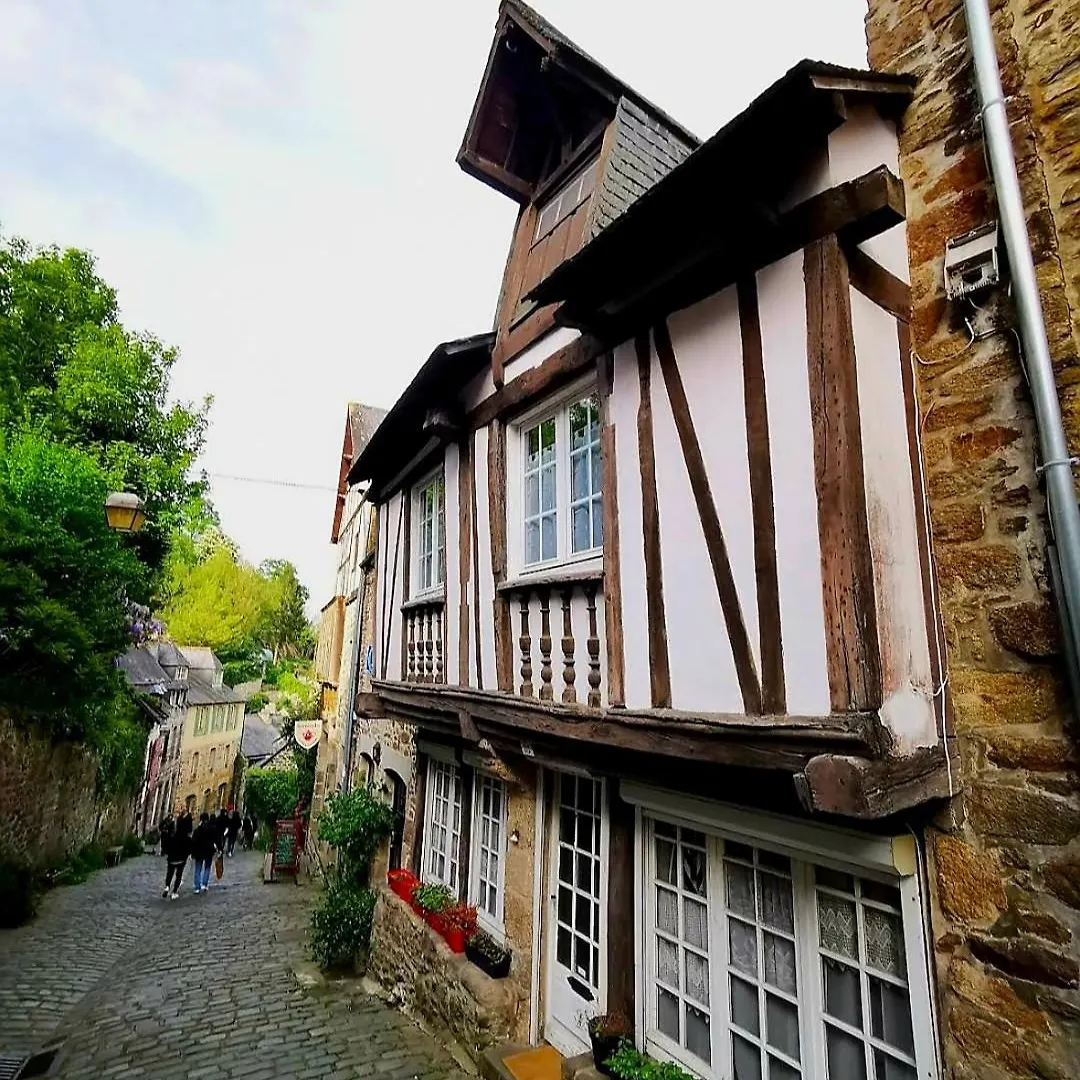 Bed & Breakfast Chambre D'Hotes Avec Petit Dejeuner Compris A Megrit